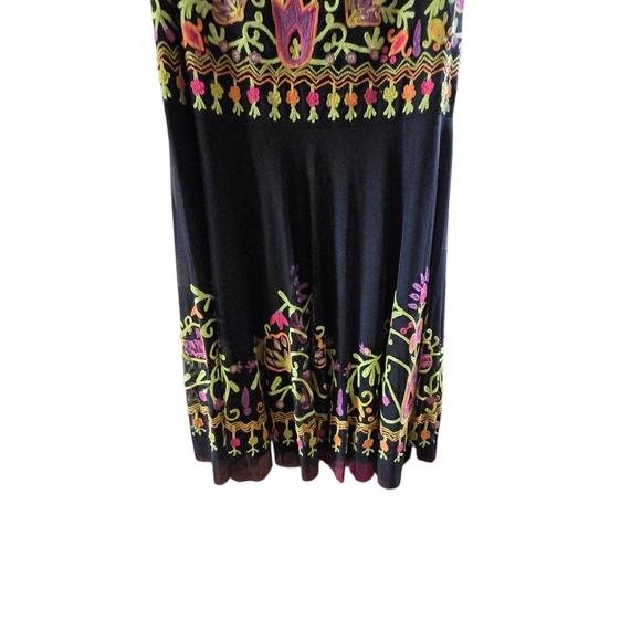 Vintage‎ Collection Black Skirt with Colorful Embroidery - Picture 11 of 13